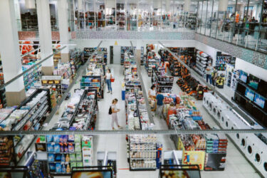 overhead-image-of-people-buying-in-the-large-supermarket